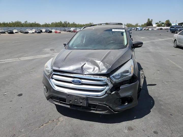 2017 Ford Escape Titanium - zdjęcie 28
