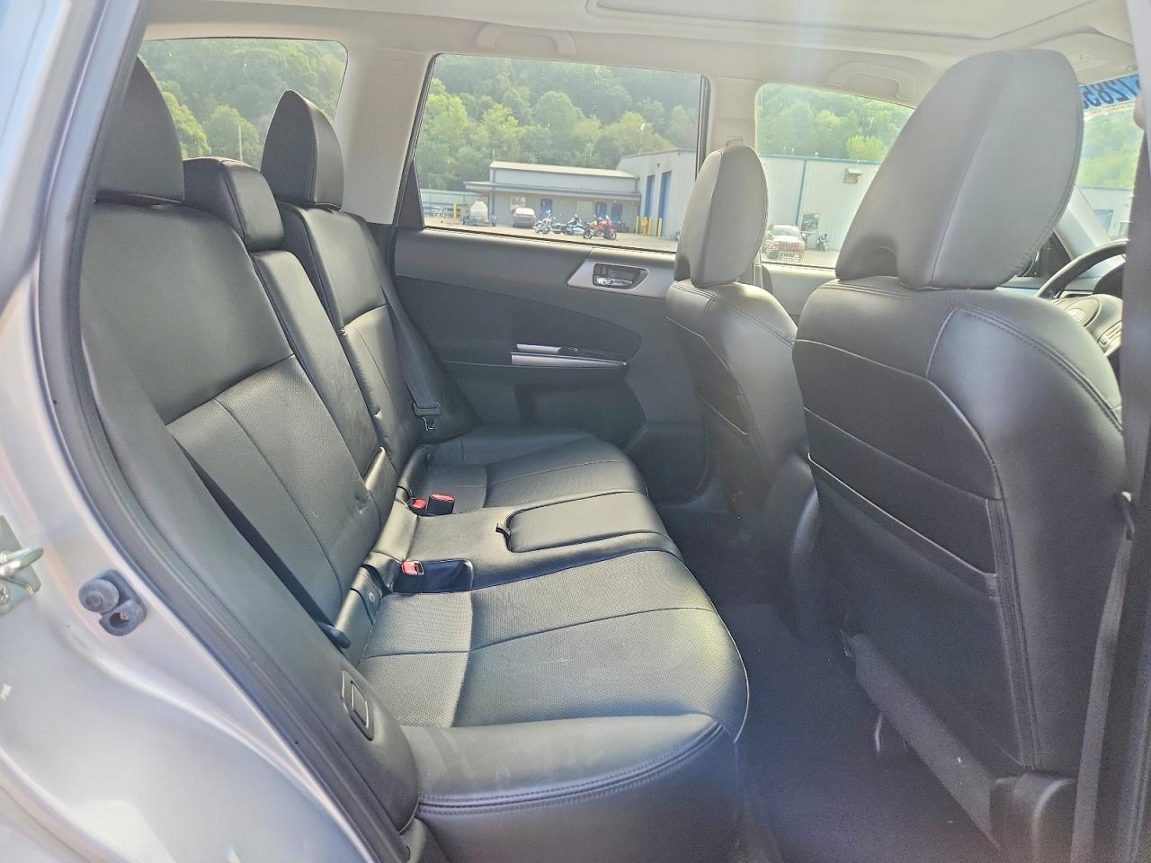 2013 Subaru Forester Limited - zdjęcie 11
