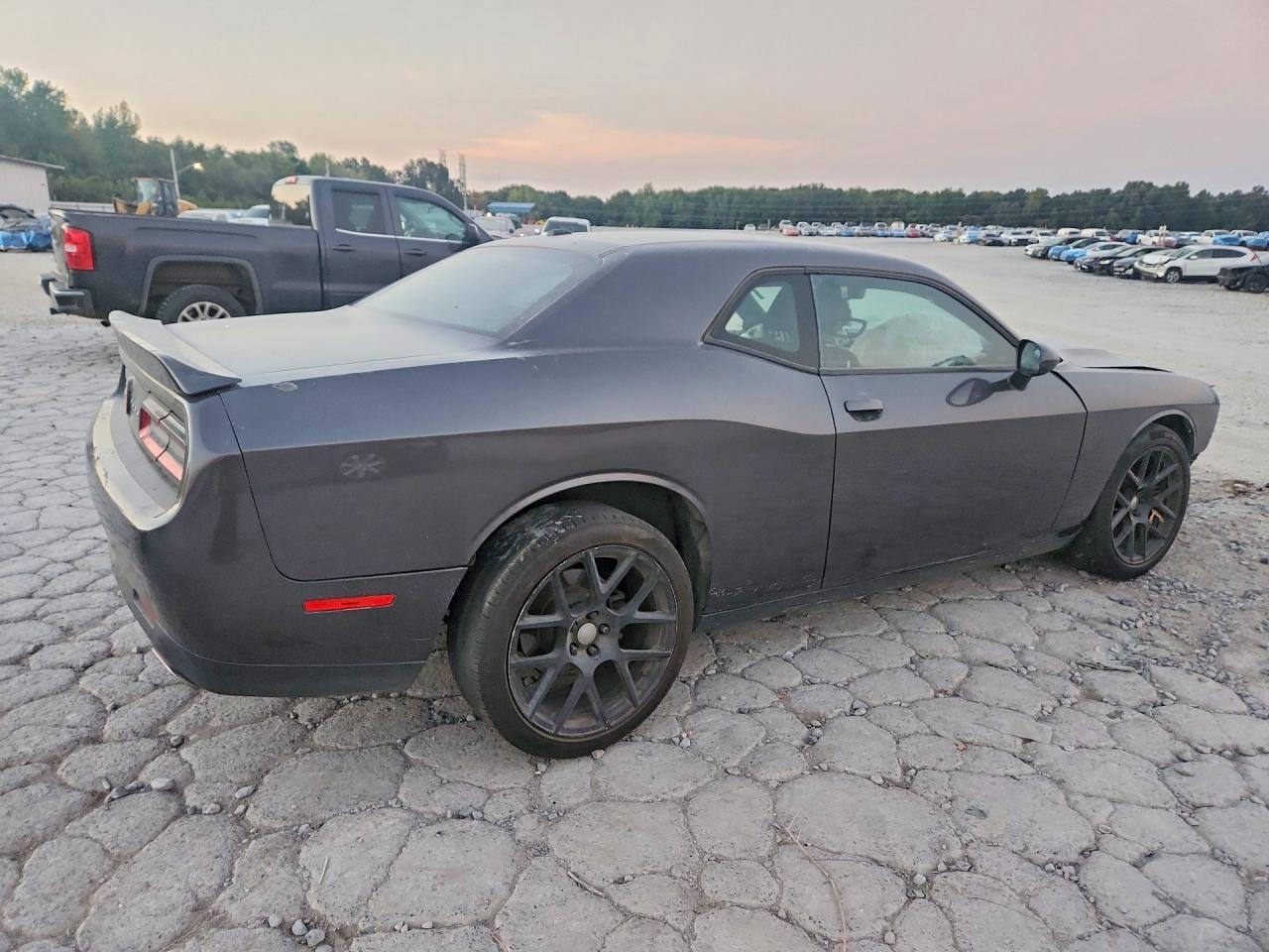2021 Dodge Challenger Sxt - zdjęcie 3