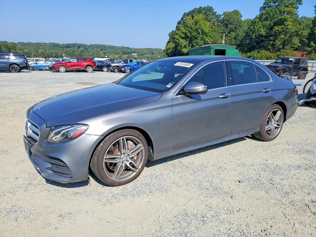 2017 Mercedes-Benz E 300 4Matic - zdjęcie główne