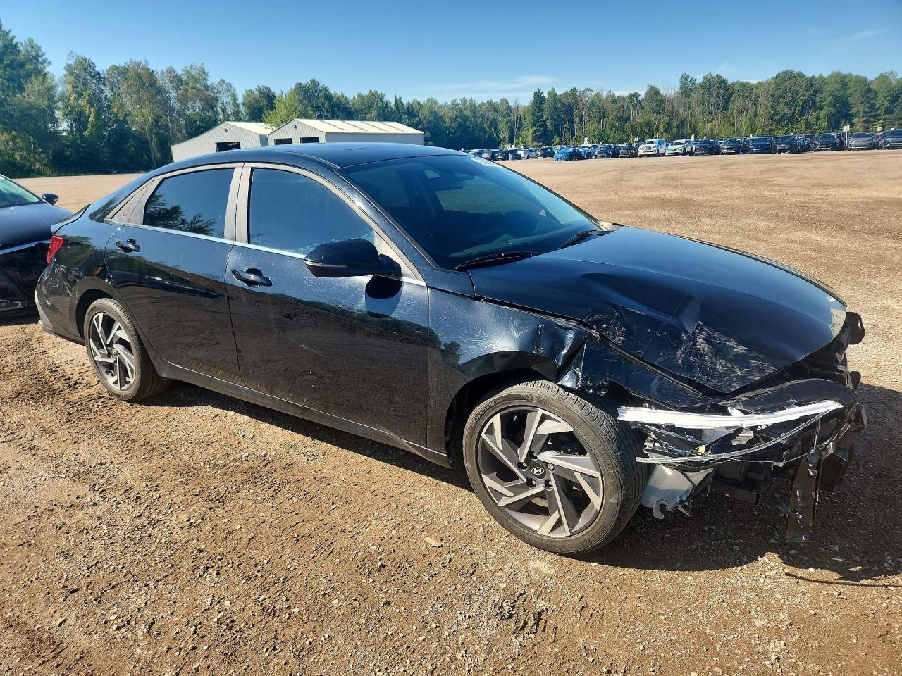 2025 Hyundai Elantra Luxury - zdjęcie 4