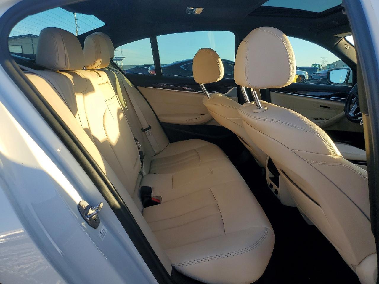 2019 BMW 530 I - zdjęcie 10