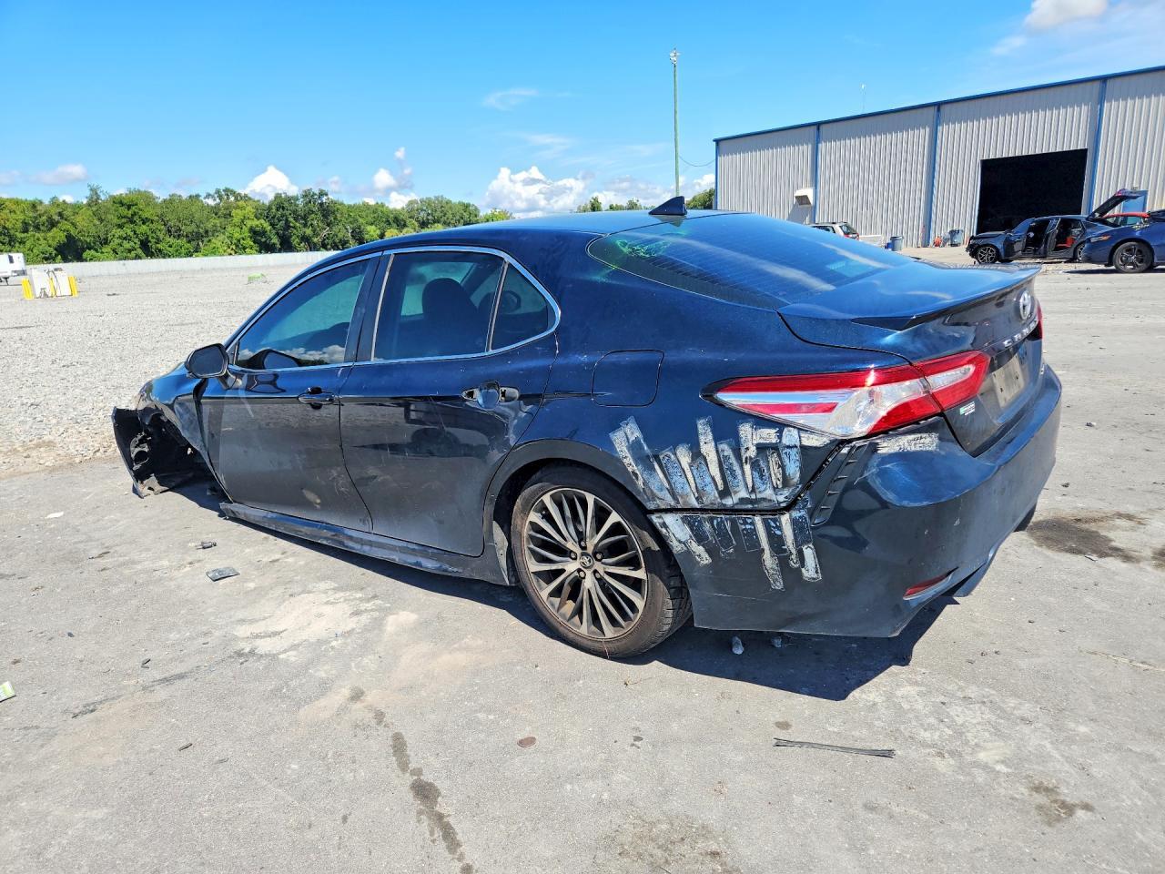 2020 Toyota Camry Se - zdjęcie 2