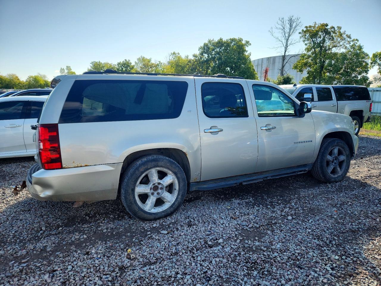 2013 Chevrolet Suburban Lt - zdjęcie 3