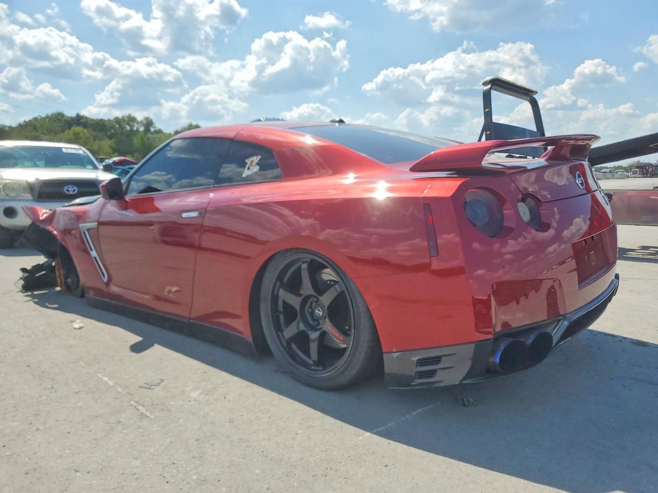 2016 Nissan Gt-R Premium - zdjęcie 2