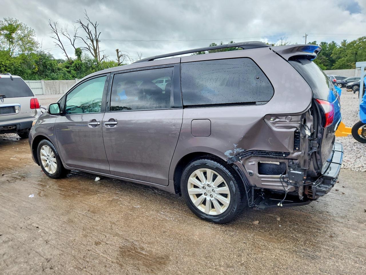 2015 Toyota Sienna Limited Premium 7-Passenger - zdjęcie 2
