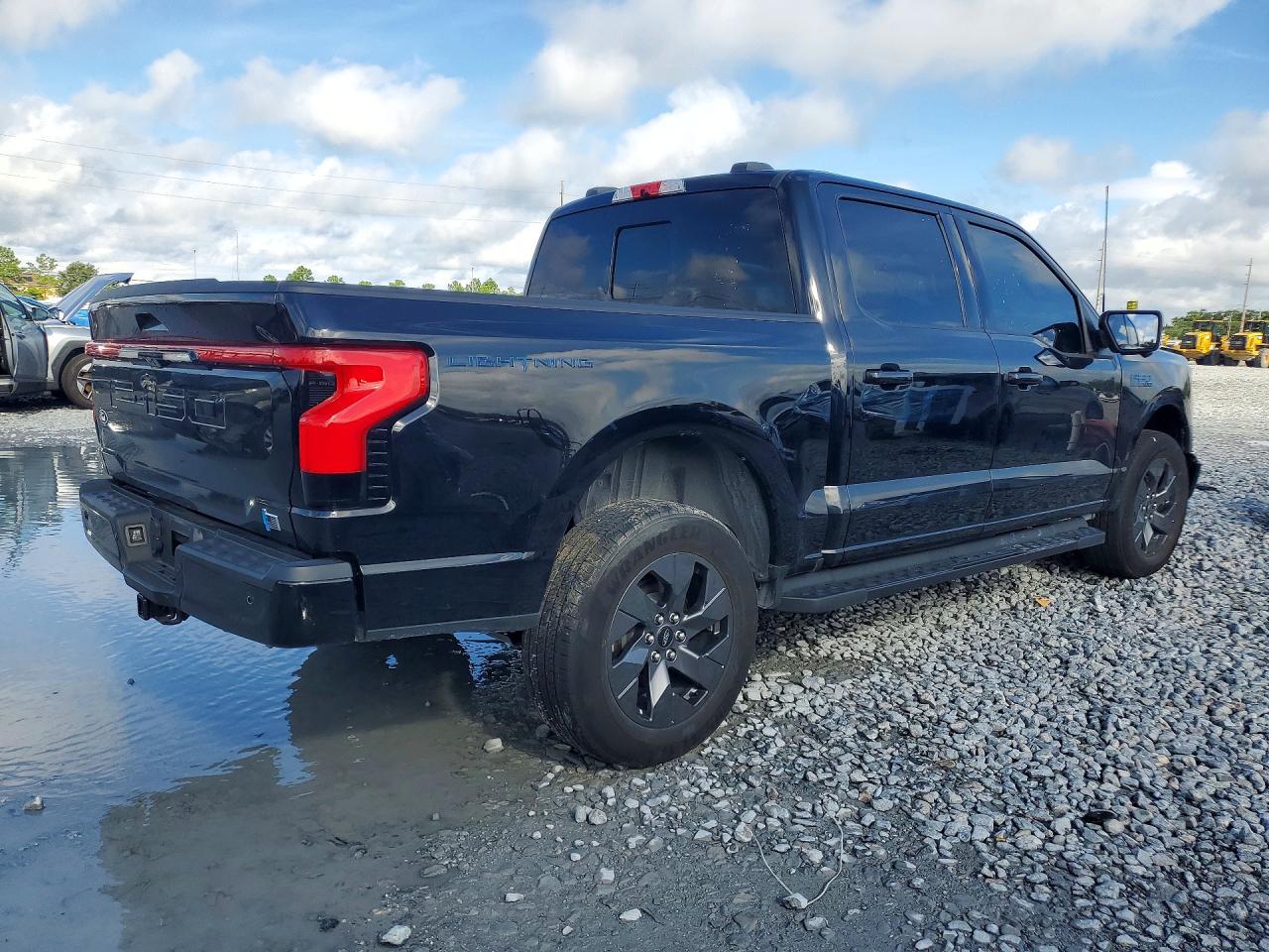 2024 Ford F150 Lightning Lariat - zdjęcie 3
