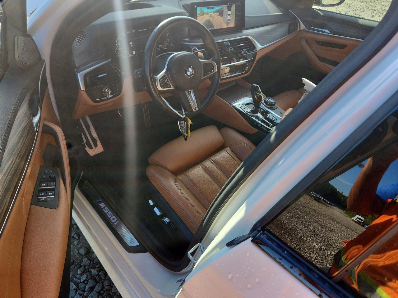 2023 BMW Seria 5 M550i - zdjęcie 8