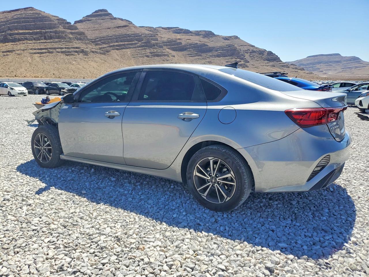 2023 Kia Forte Lxs - zdjęcie 2
