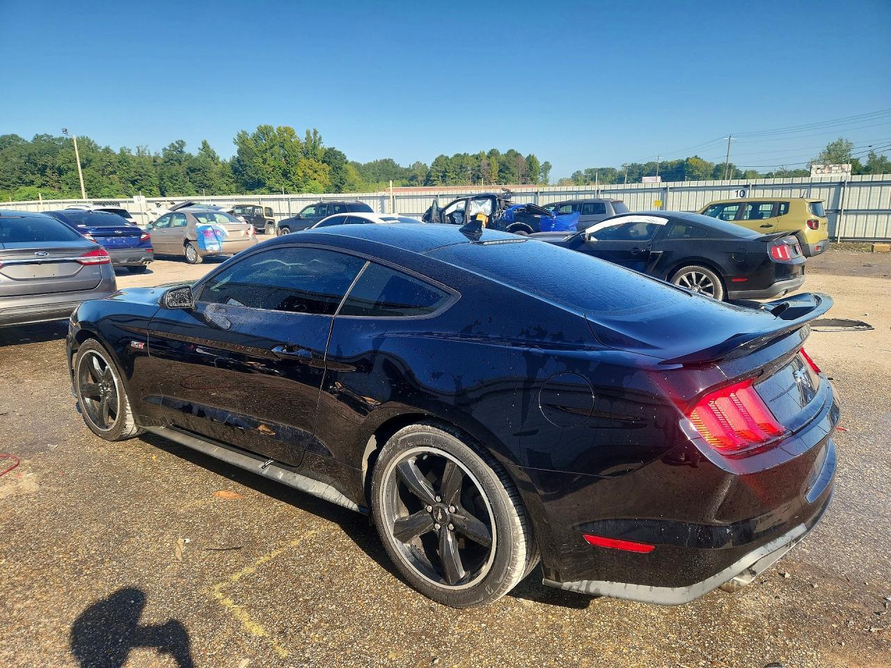 2020 Ford Mustang - zdjęcie 2