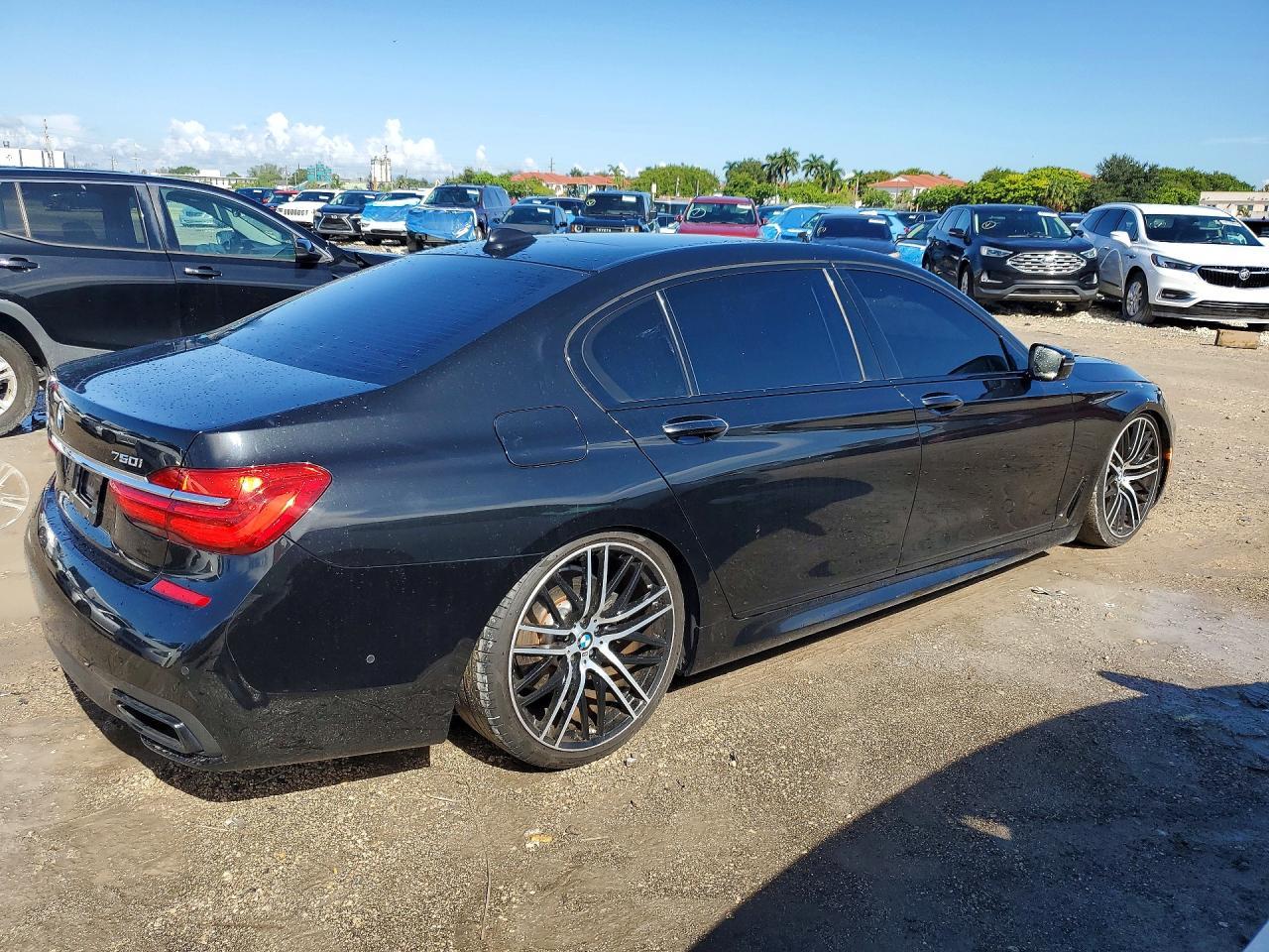 2016 BMW 750 I - zdjęcie 3