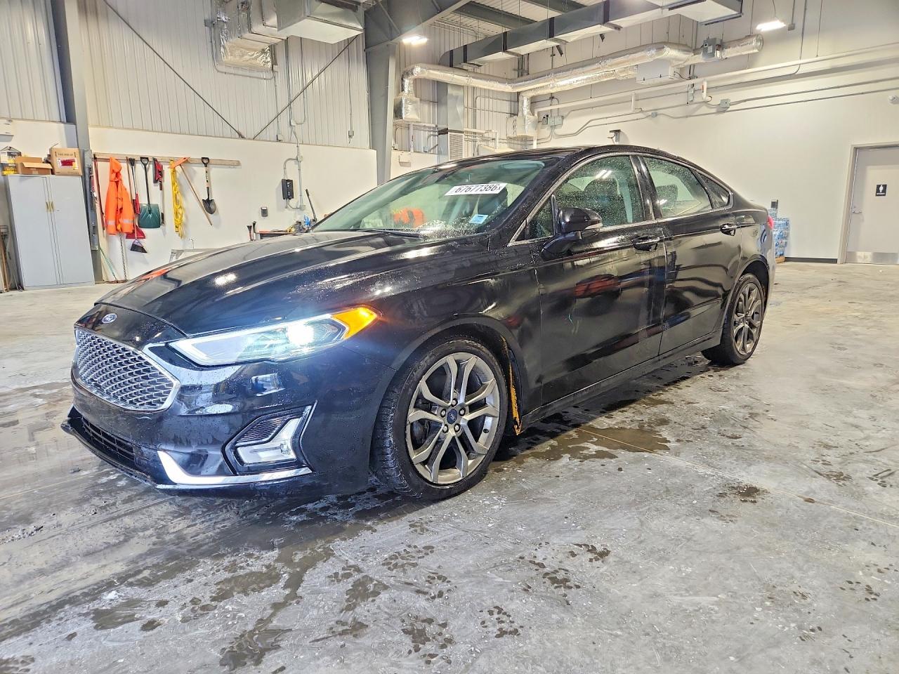 2019 Ford Fusion Titanium - zdjęcie główne