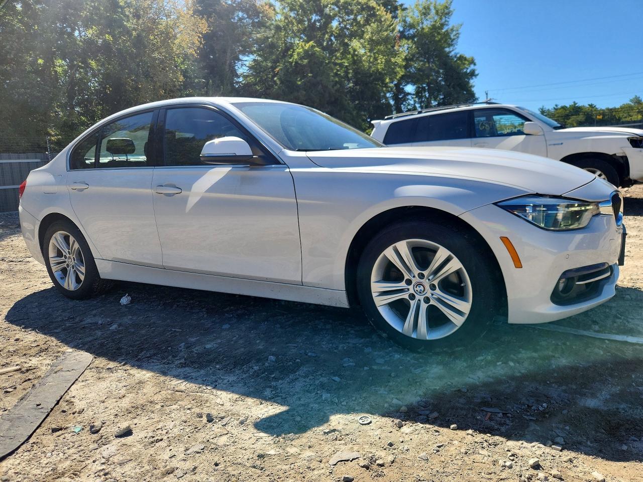 2018 BMW Seria 3 330i - zdjęcie 4