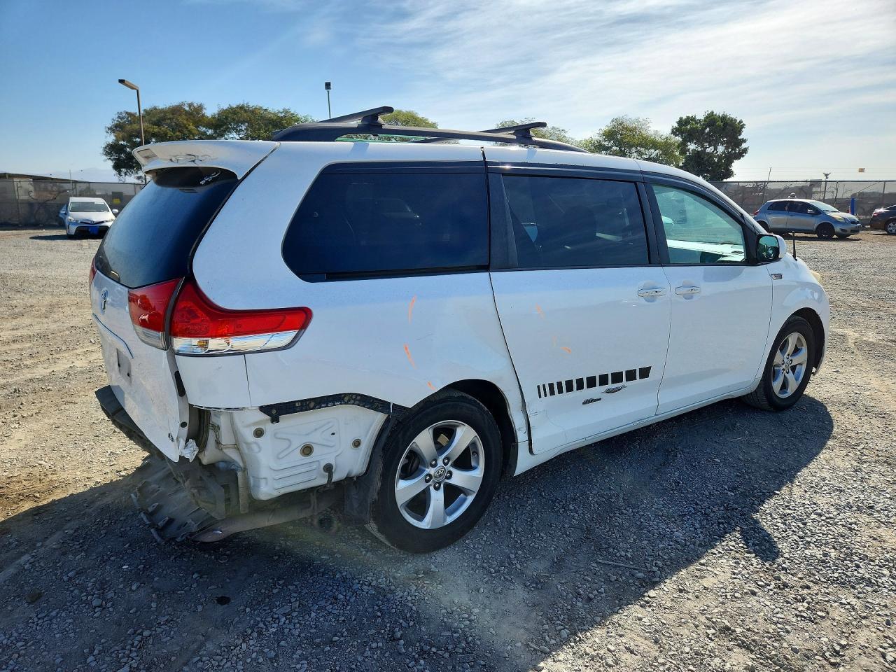 2014 Toyota Sienna Le 8-Passenger - zdjęcie 3