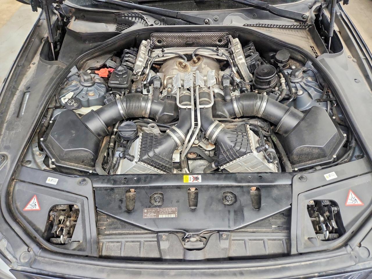 2013 BMW M5 - zdjęcie 11
