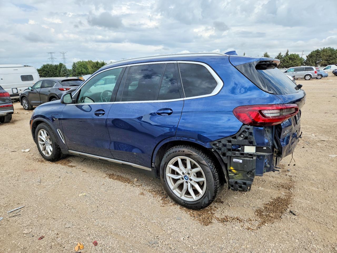 2022 BMW X5 xDrive45E - zdjęcie 2