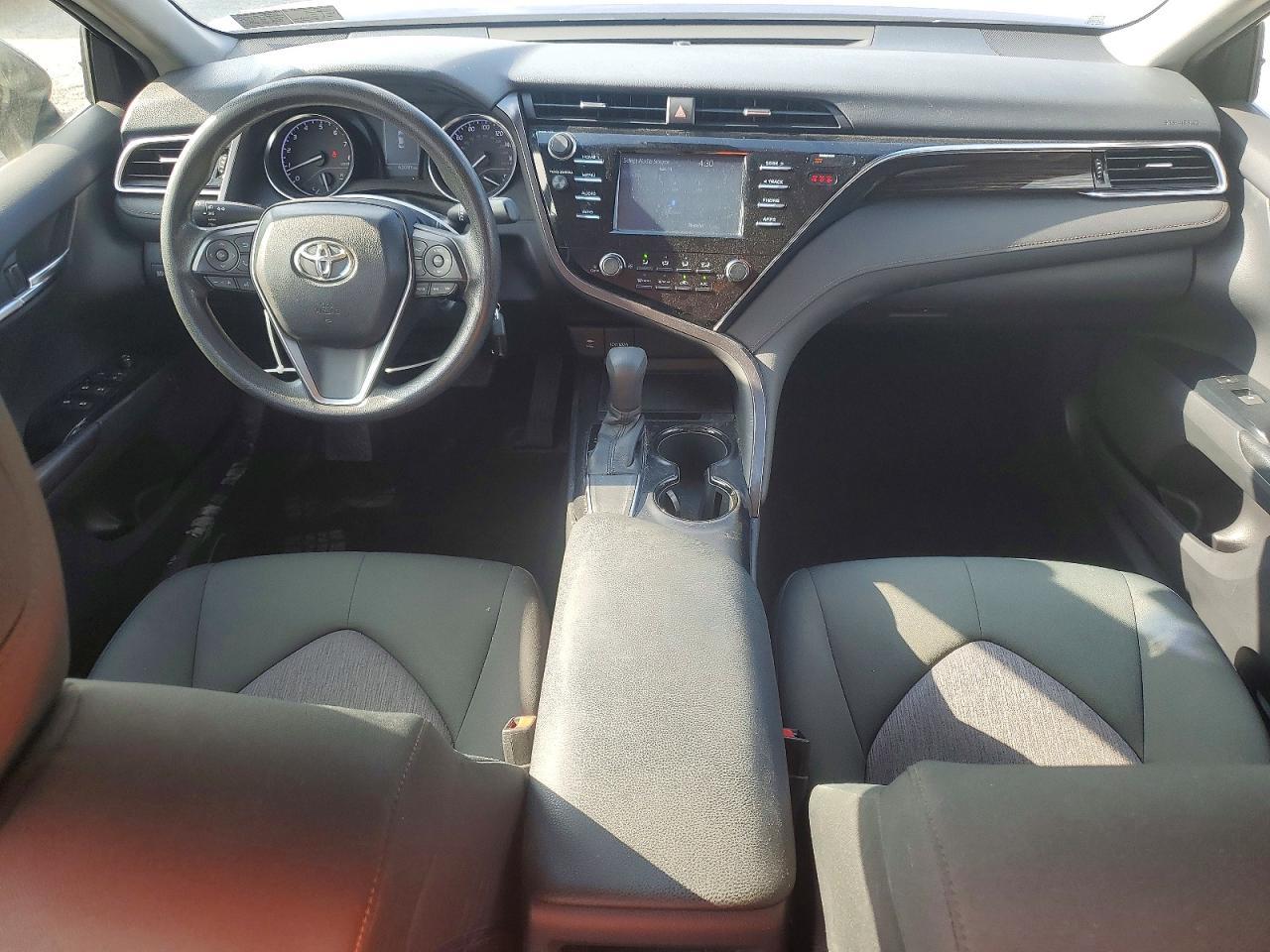2018 Toyota Camry Le - zdjęcie 8