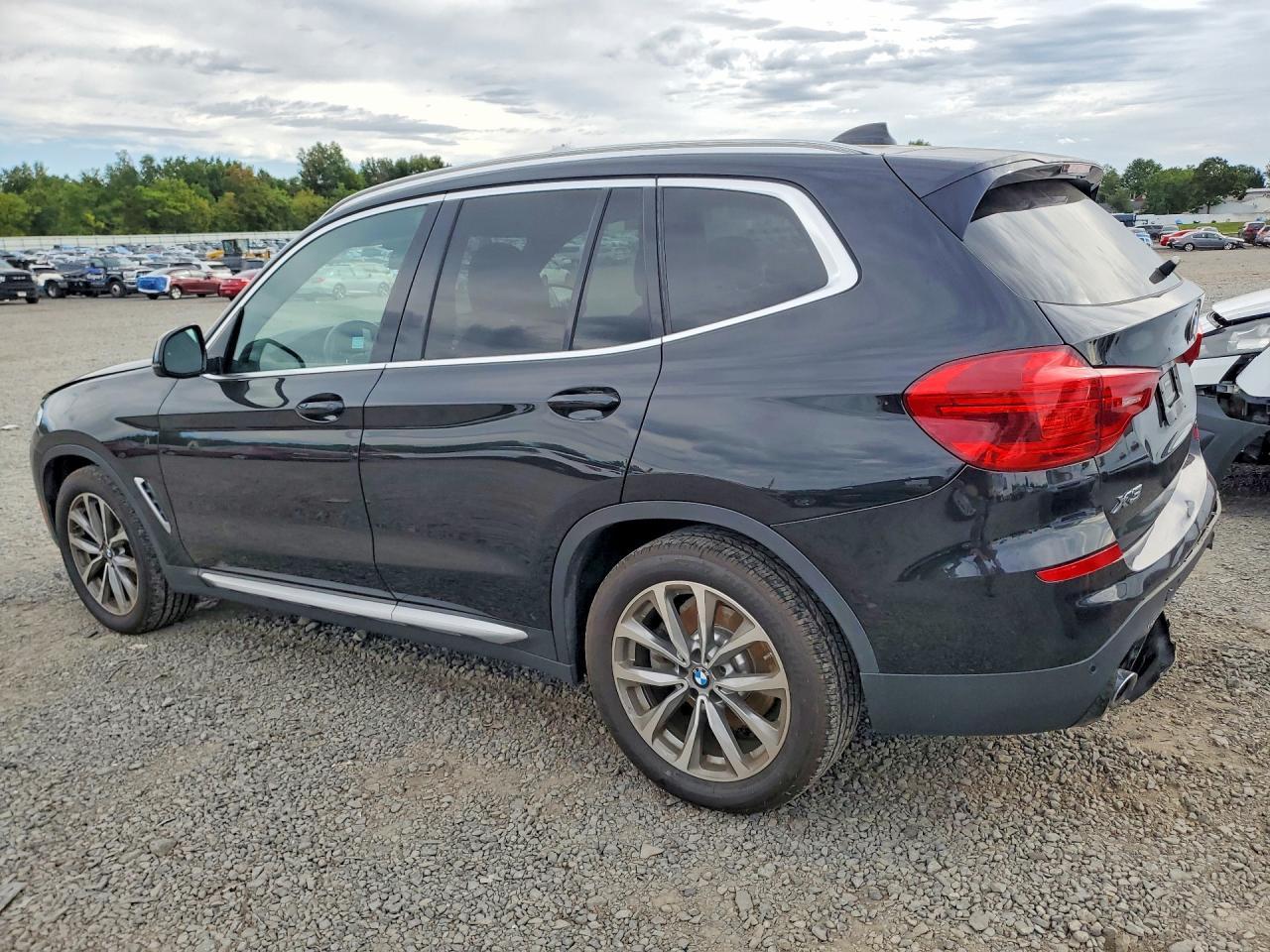 2019 BMW X3 xDrive30I - zdjęcie 2