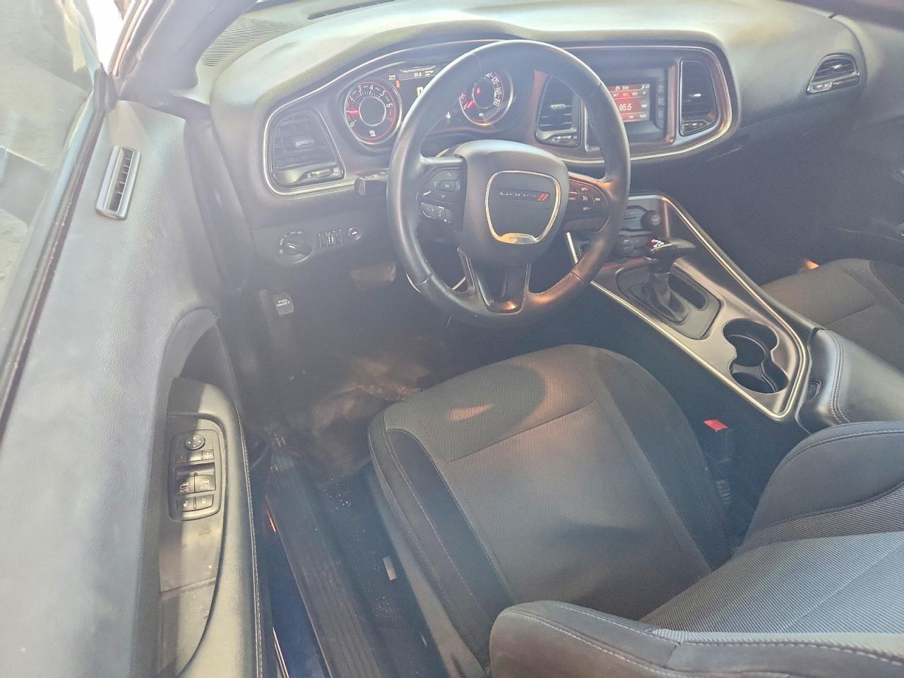 2016 Dodge Challenger Sxt - zdjęcie 8