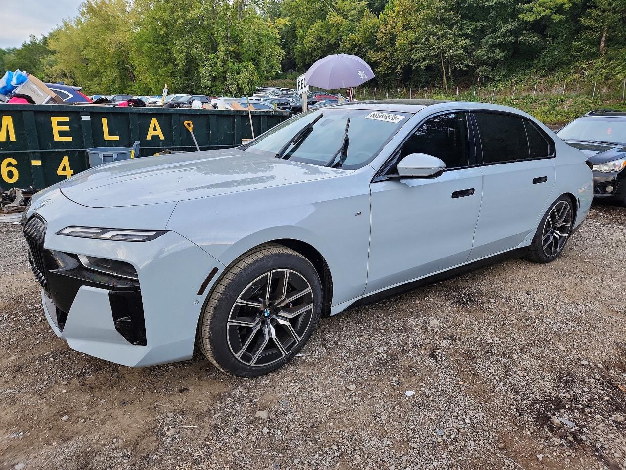 2023 BMW Seria 7 760i - zdjęcie główne