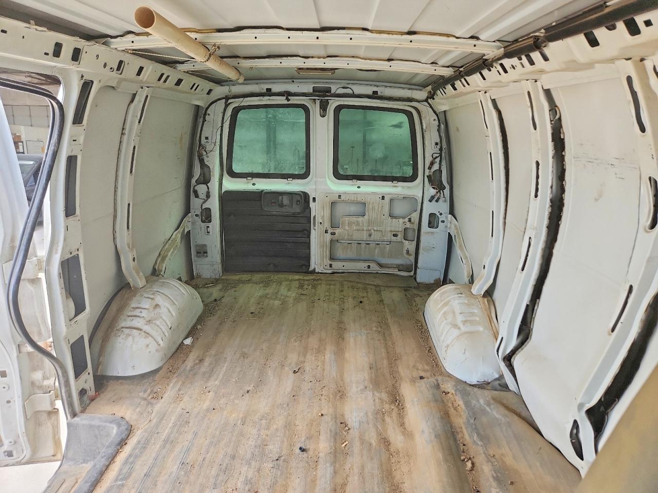 2014 Chevrolet Express G1500 - zdjęcie 10
