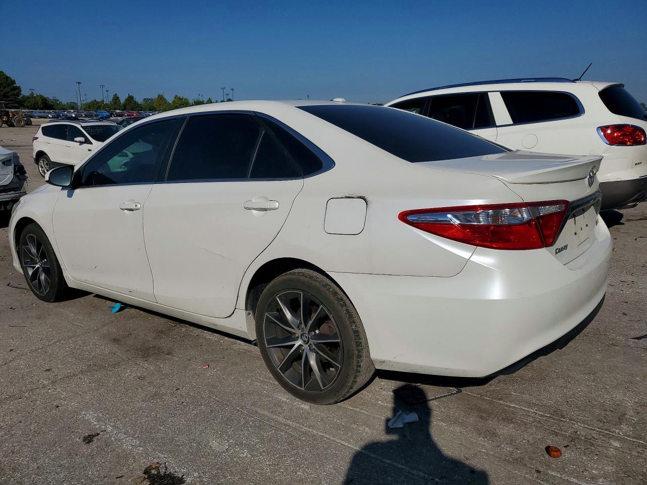 2015 Toyota Camry Xse - zdjęcie 2