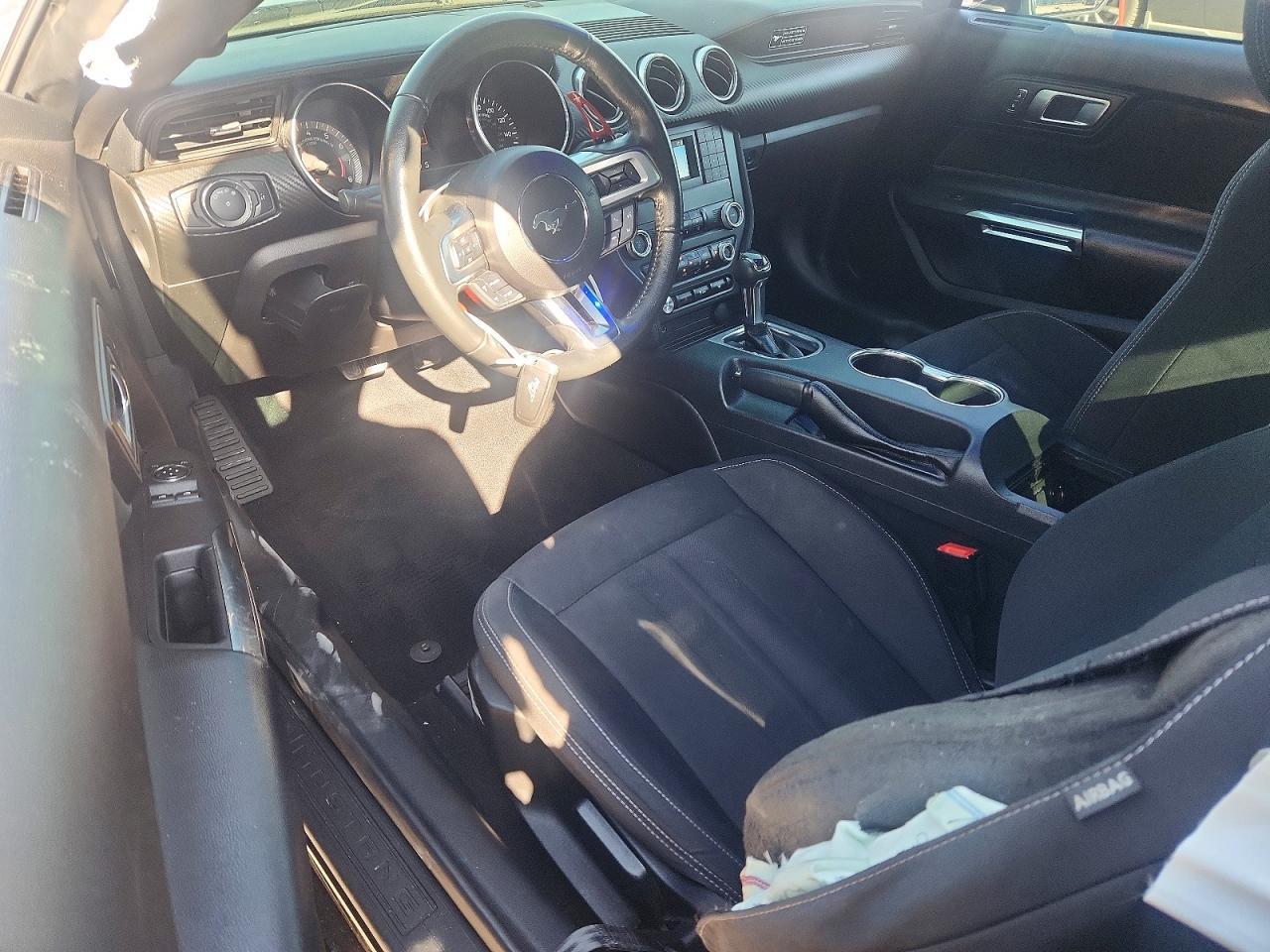 2020 Ford Mustang - zdjęcie 8