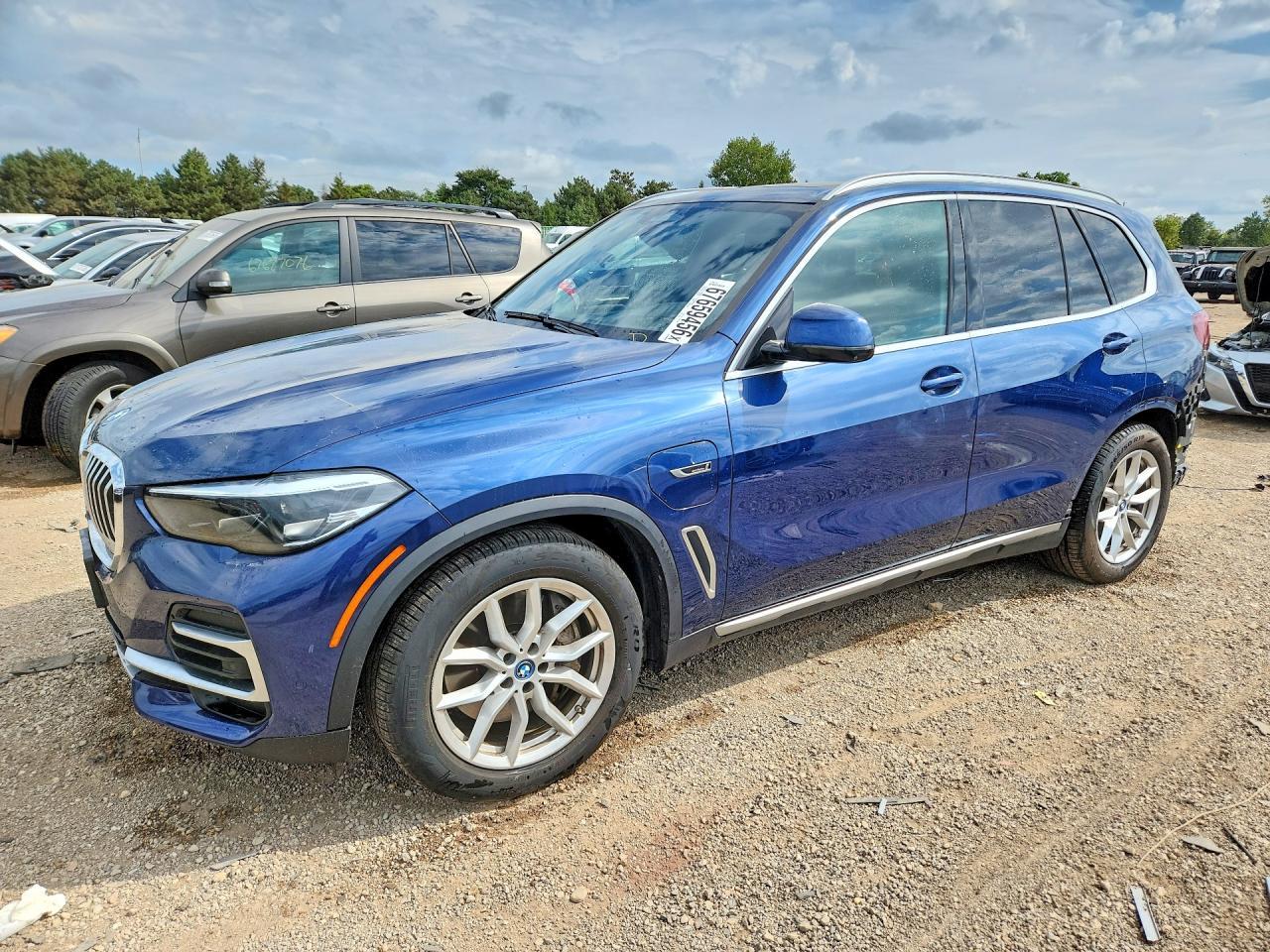 2022 BMW X5 xDrive45E - zdjęcie główne