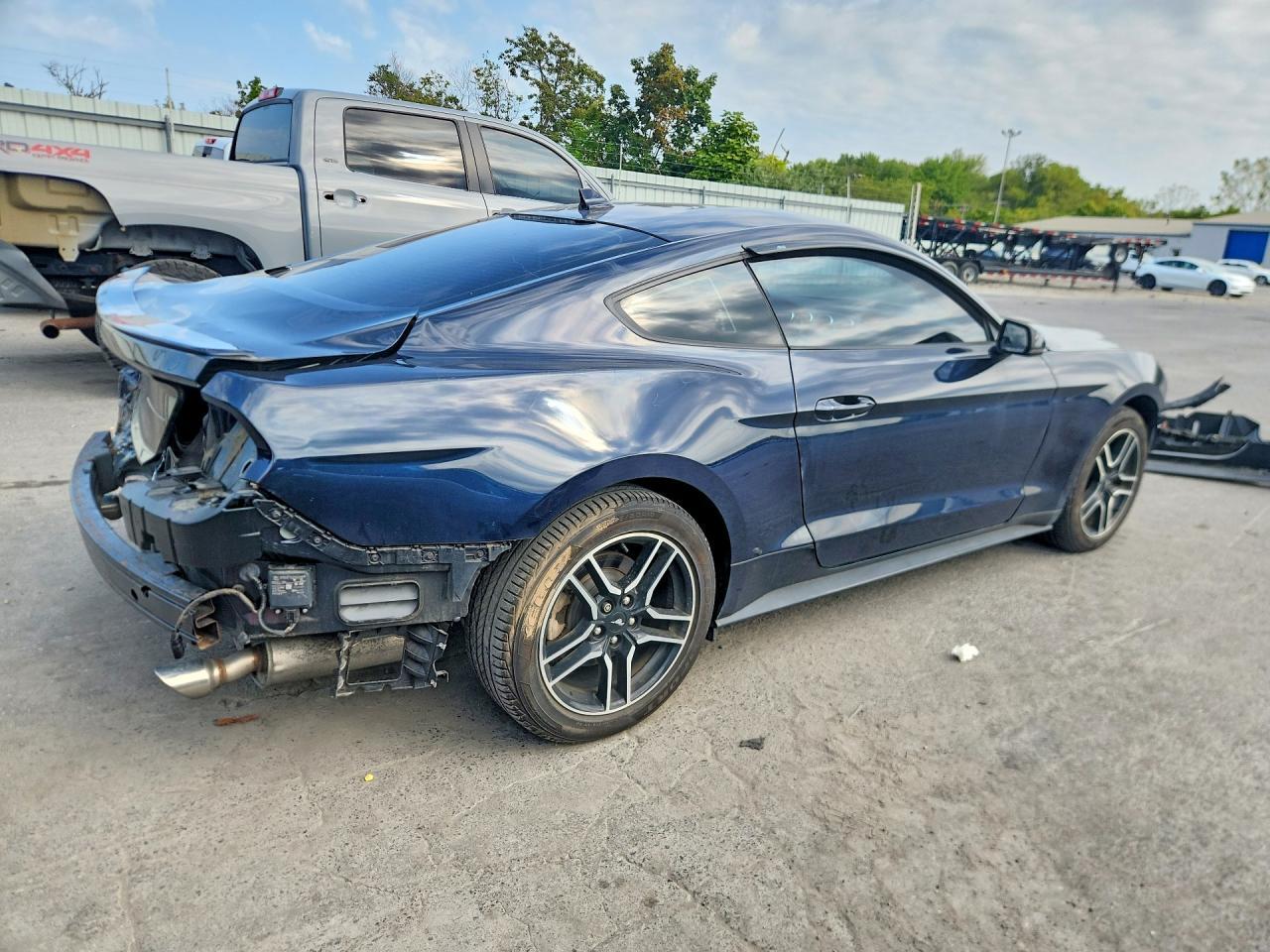 2021 Ford Mustang - zdjęcie 3