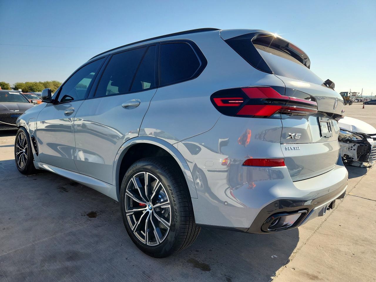 2026 BMW X5 xDrive50E - zdjęcie 2
