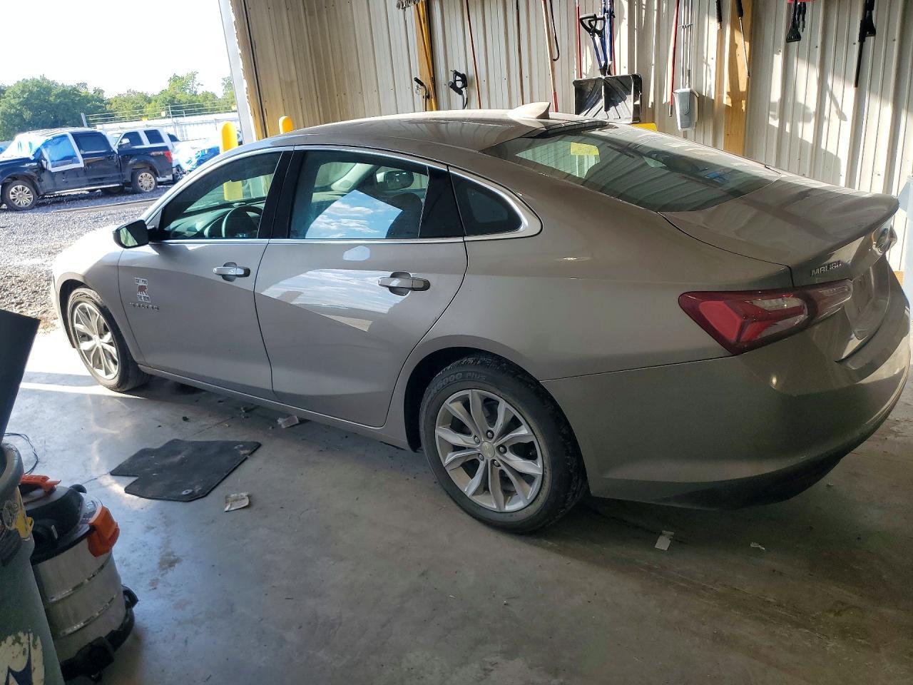 2022 Chevrolet Malibu Lt - zdjęcie 2