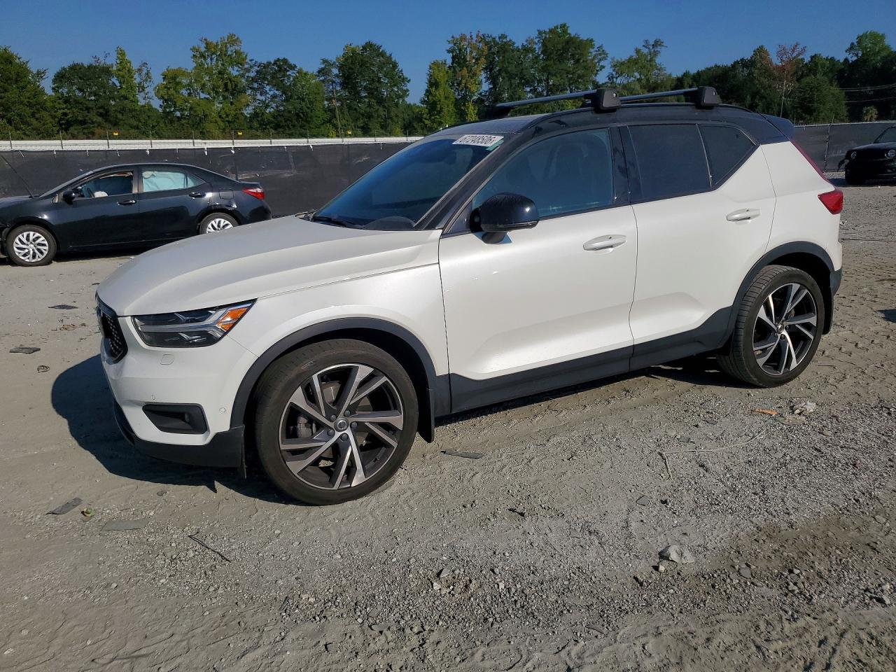 2021 Volvo Xc40 T5 R-Design - zdjęcie główne