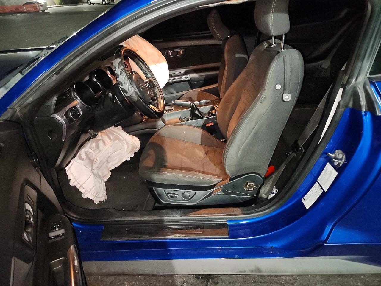 2017 Ford Mustang - zdjęcie 7