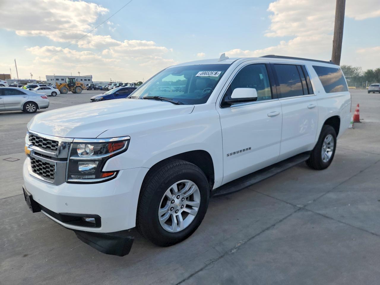 2019 Chevrolet Suburban C1500 Lt - zdjęcie główne
