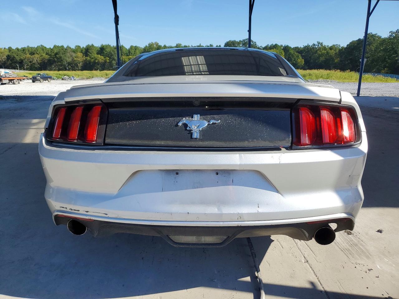 2015 Ford Mustang - zdjęcie 6
