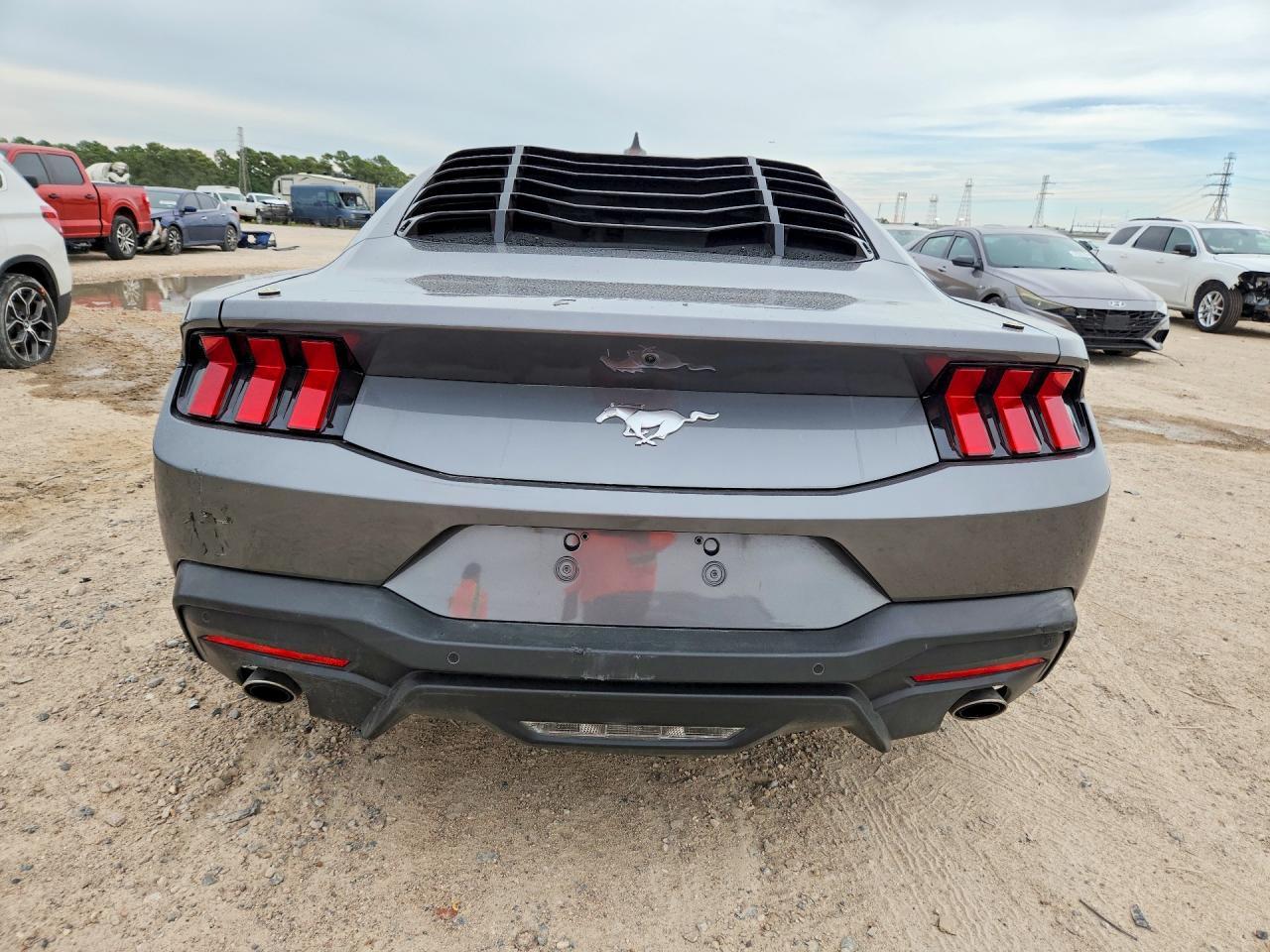 2025 Ford Mustang - zdjęcie 6