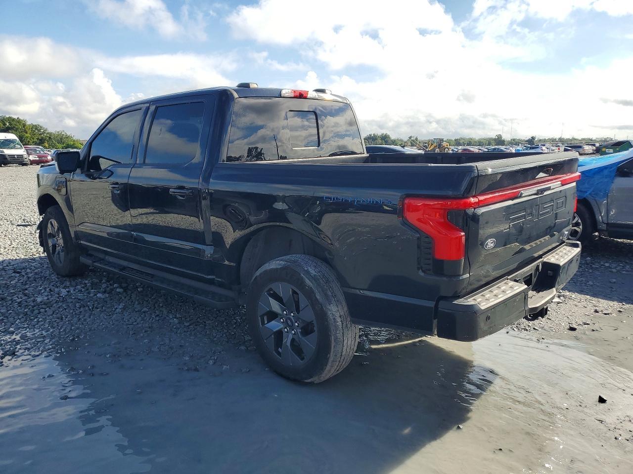 2024 Ford F150 Lightning Lariat - zdjęcie 2