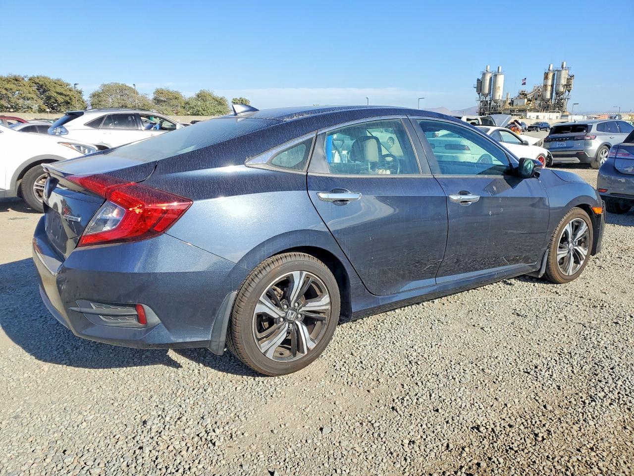 2017 Honda Civic Touring - zdjęcie 3