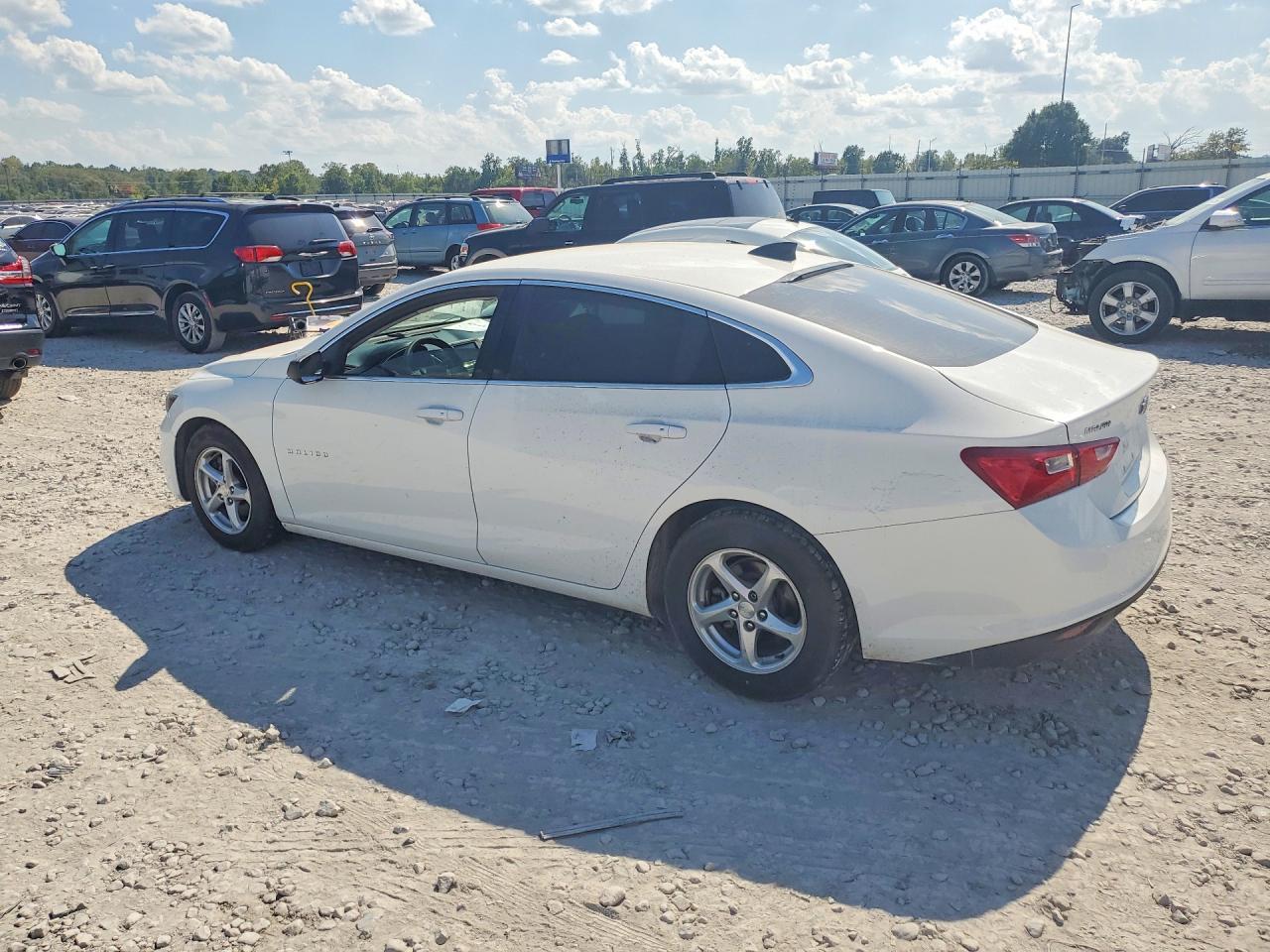 2017 Chevrolet Malibu Ls - zdjęcie 2