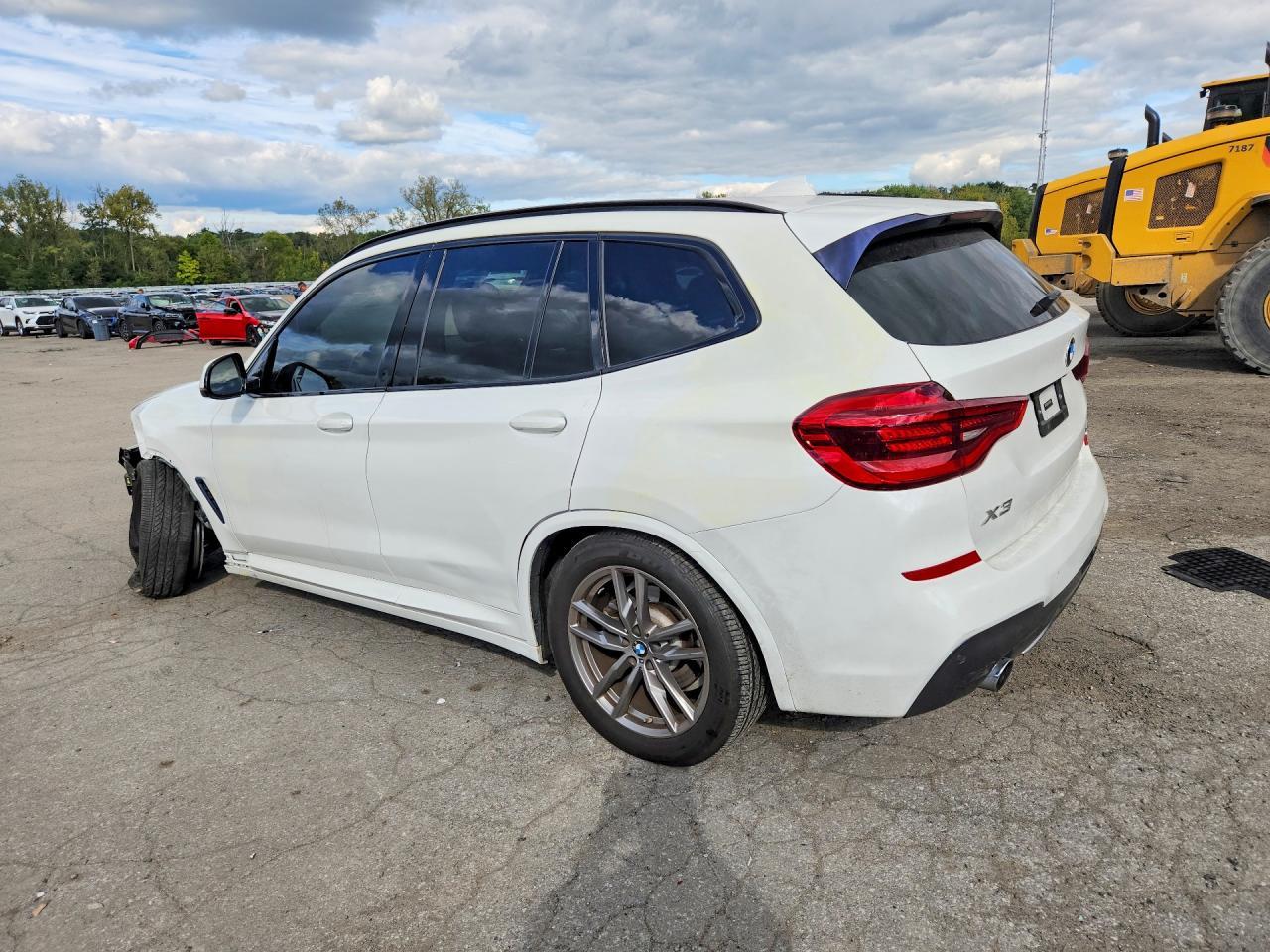 2021 BMW X3 xDrive30I - zdjęcie 2