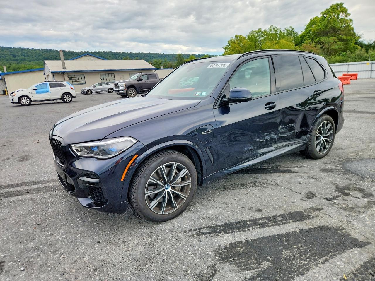 2023 BMW X5 xDrive45E - zdjęcie główne