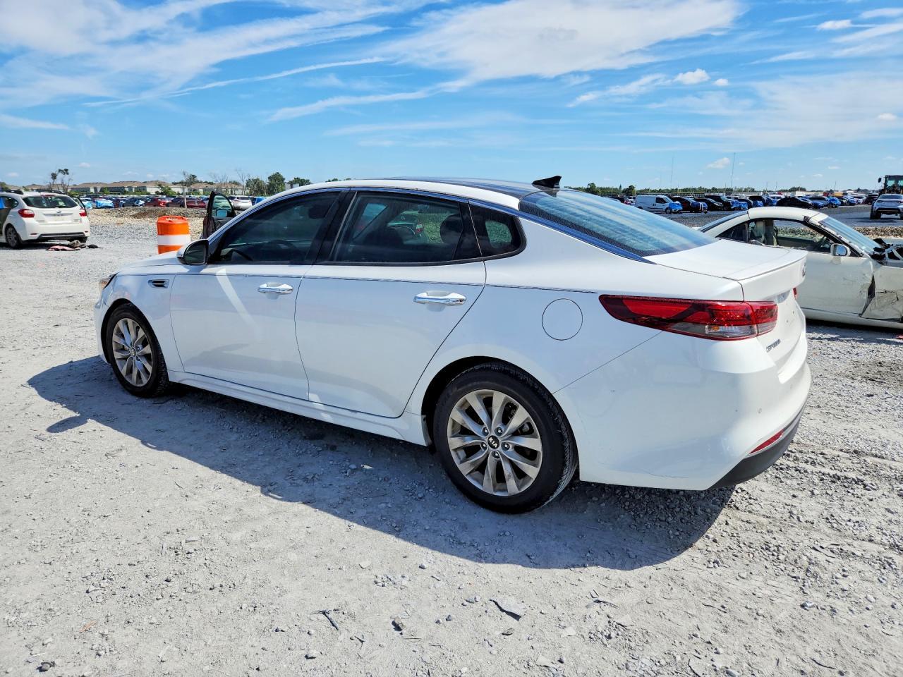 2018 Kia Optima S - zdjęcie 2