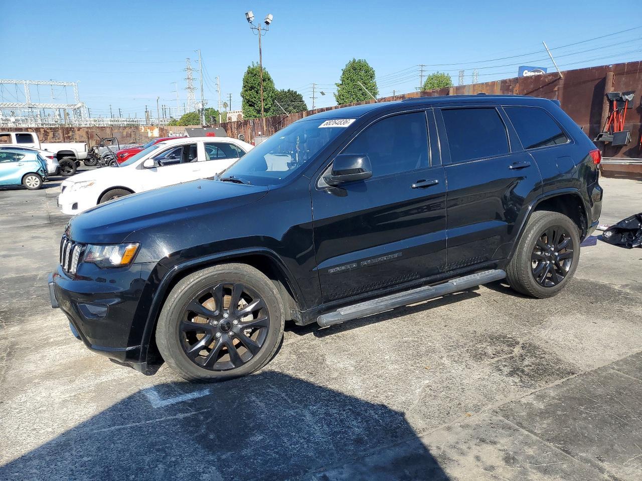 2020 Jeep Grand Cherokee Laredo - zdjęcie główne