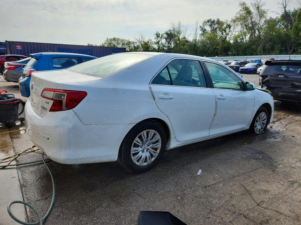 2014 Toyota Camry Le - zdjęcie 3