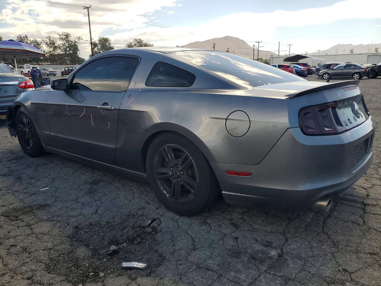 2013 Ford Mustang - zdjęcie 2