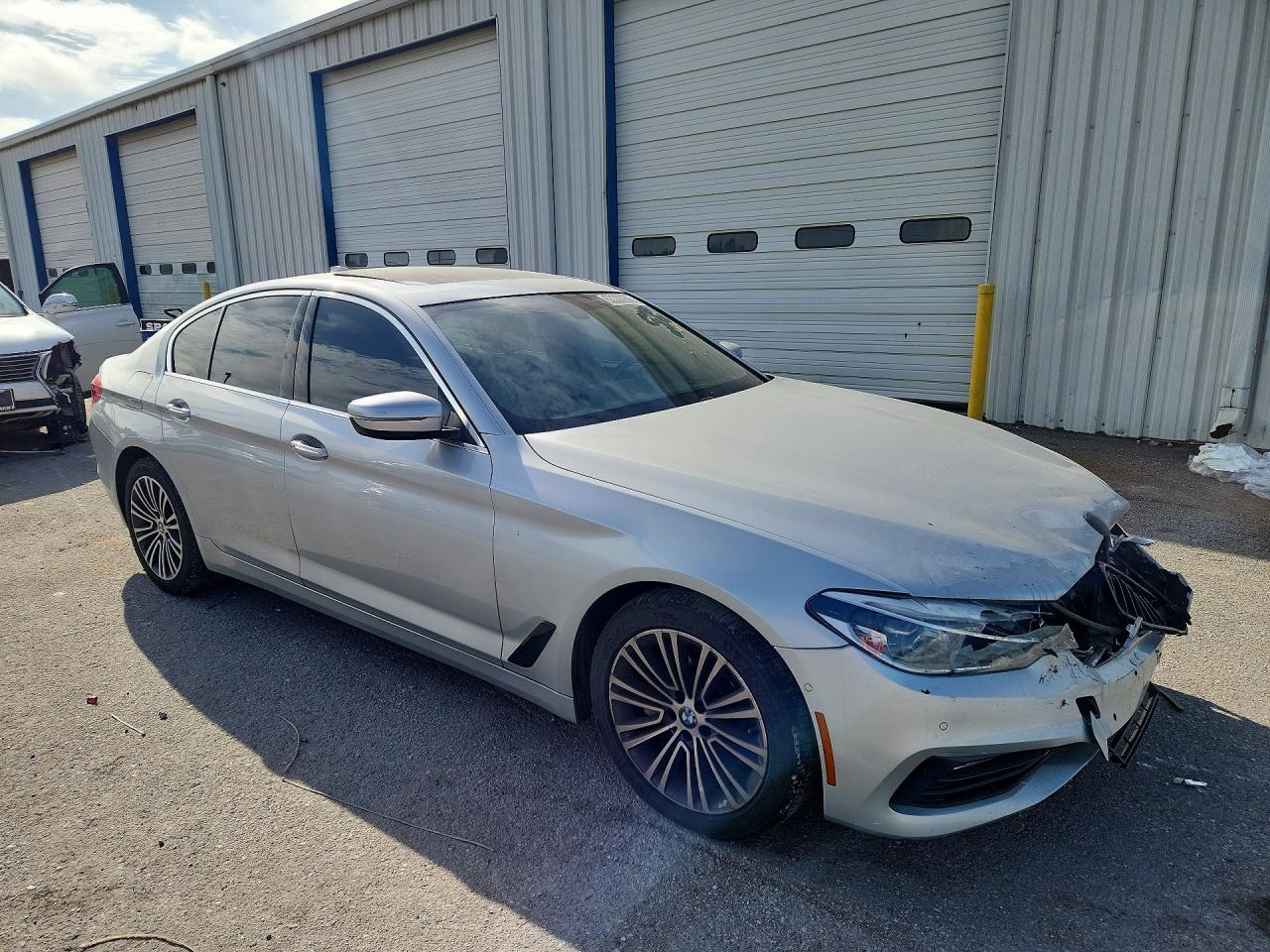 2017 BMW Seria 5 540i - zdjęcie 4