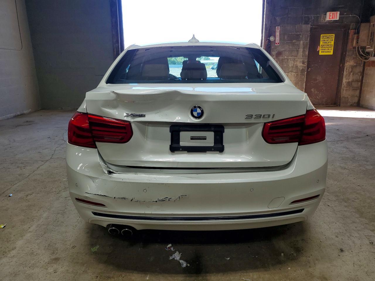 2017 BMW Seria 3 330i - zdjęcie 6