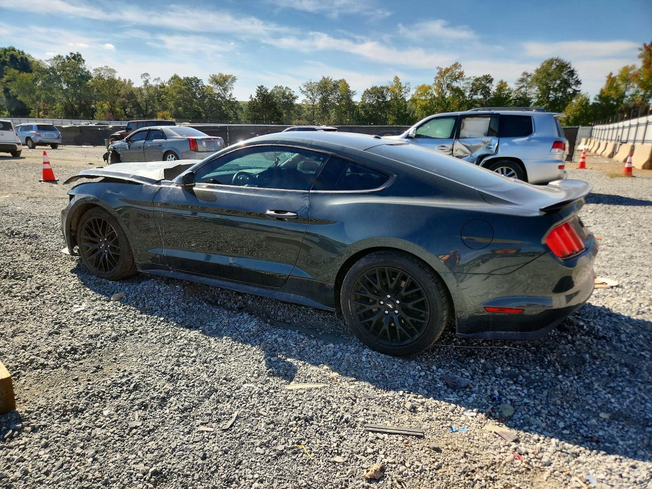 Ford Mustang Coupe - zdjęcie 2