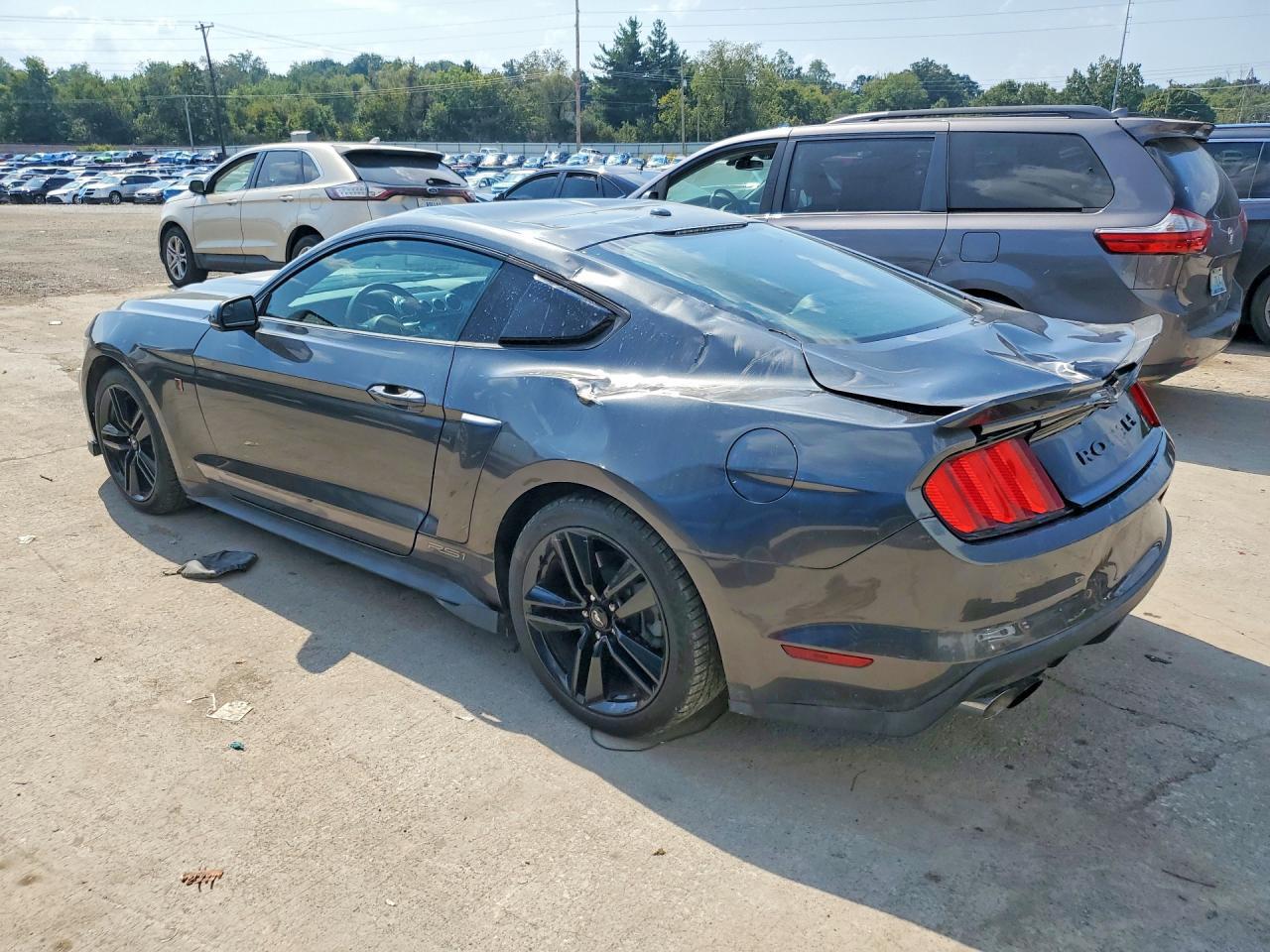 2015 Ford Mustang - zdjęcie 2