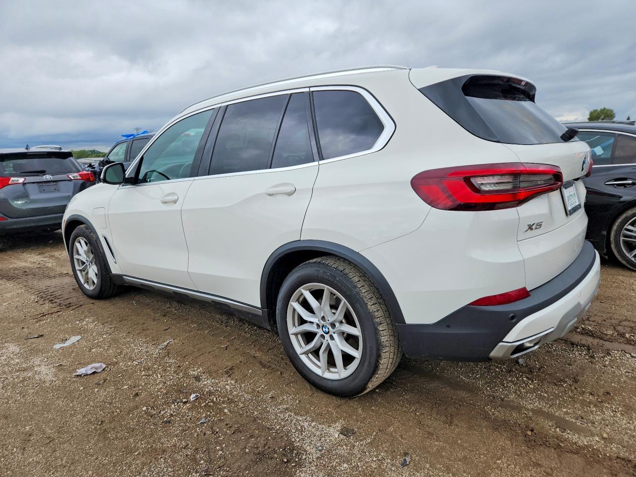 2021 BMW X5 xDrive45E - zdjęcie 2
